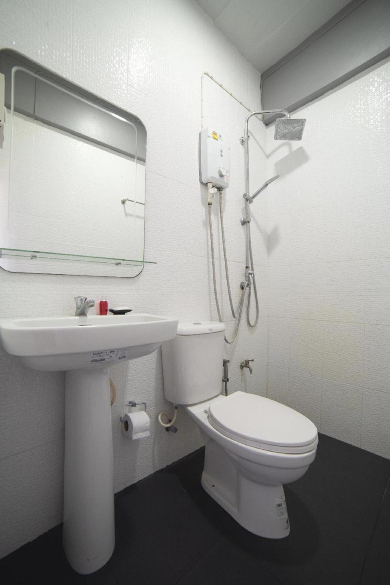 Oyo 465 Krung Kao Traveller Lodge Phranakhonszi Ajutthaja Kültér fotó
