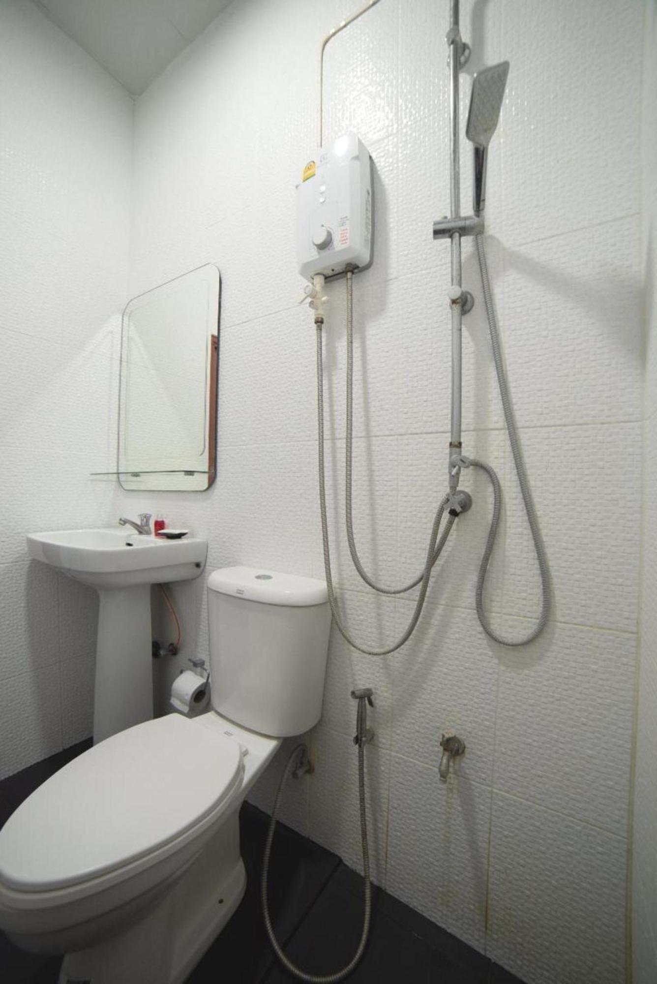 Oyo 465 Krung Kao Traveller Lodge Phranakhonszi Ajutthaja Kültér fotó
